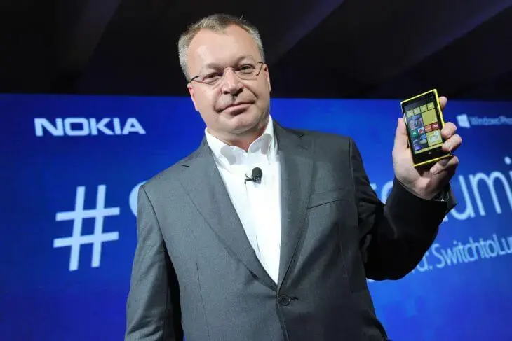 700 stephen elop with nokia lumia920 04