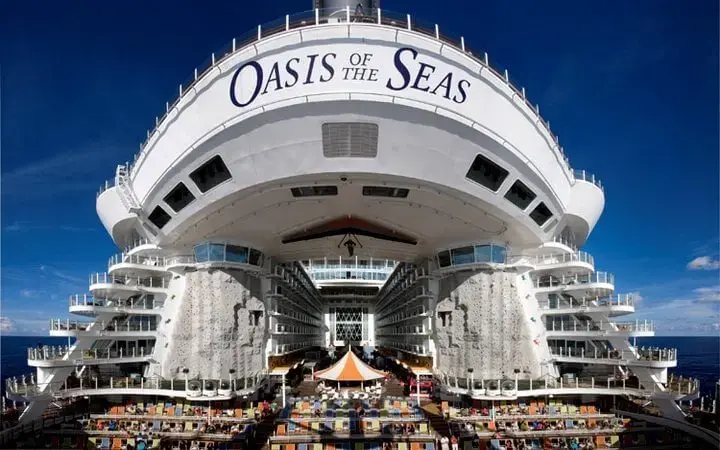 Oasis of the seas aquatheater