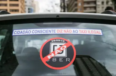 Pp protesto taxistas durante votacao do uber 090920150009