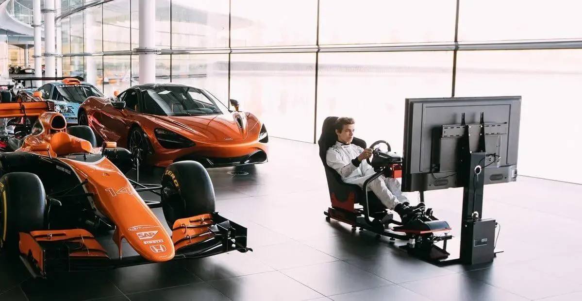 Maclaren f1 simulador game