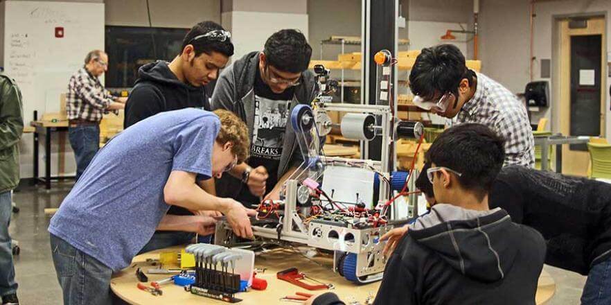 Qualcomm leva robótica e conectividade para escolas públicas de sp. Dez escolas públicas de são paulo receberão o projeto robolab, iniciativa da qualcomm para levar o ensino de robótica e capacitação tecnológica para estudantes brasileiros.