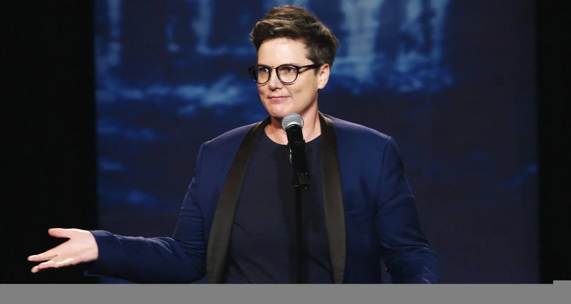 Hannahgadsby 10 1532124654 1