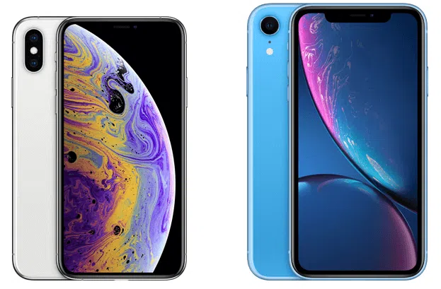 Da esquerda para a direita: iphone xs e xr em um fundo branco