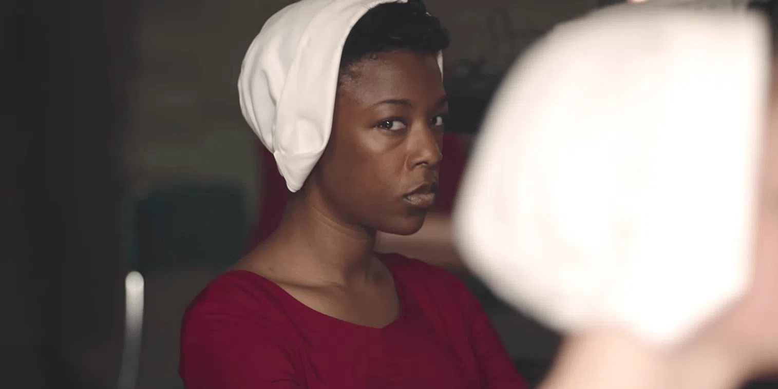 10 motivos para assistir the handmaid's tale. Se você ainda não assistiu a série distópica super premiada the handmaid's tale, essa lista aqui vai te convencer a começar maratonar agora.