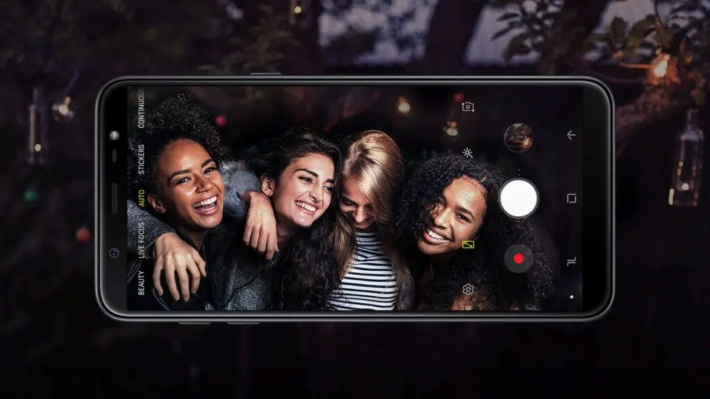 Um dos melhores smartphones da linha j é o galaxy j8, que é um intermediário de entrada. (imagem/reprodução: samsung)