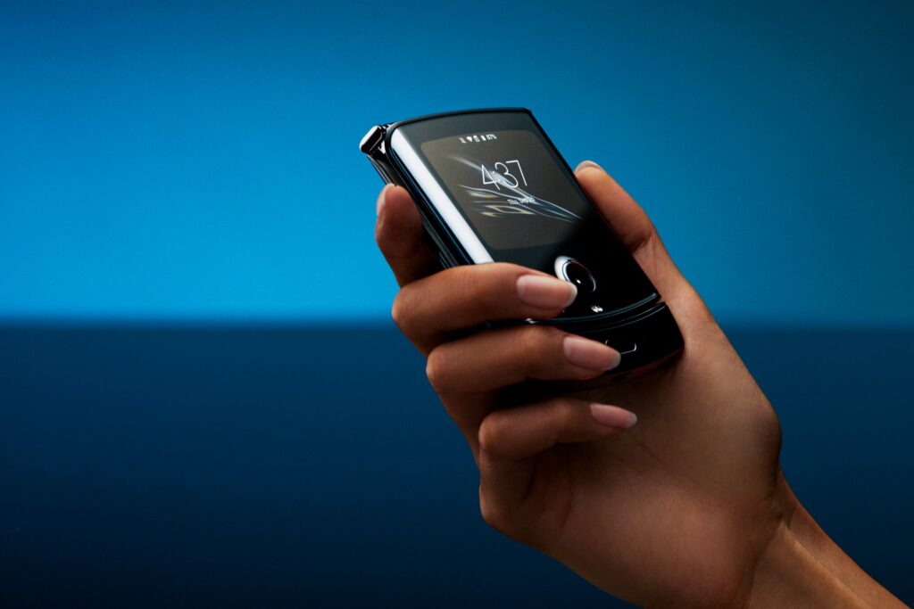 HANDS ON  Motorola Razr com tela dobr vel   uma experi ncia nost lgica - 89