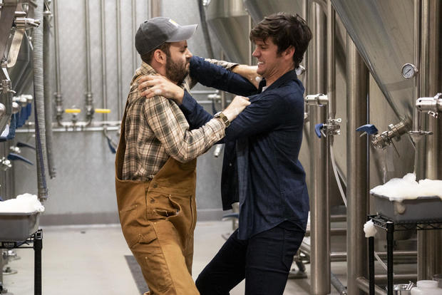 Irmãos cervejeiros estão entre as novidades netflix de abril.