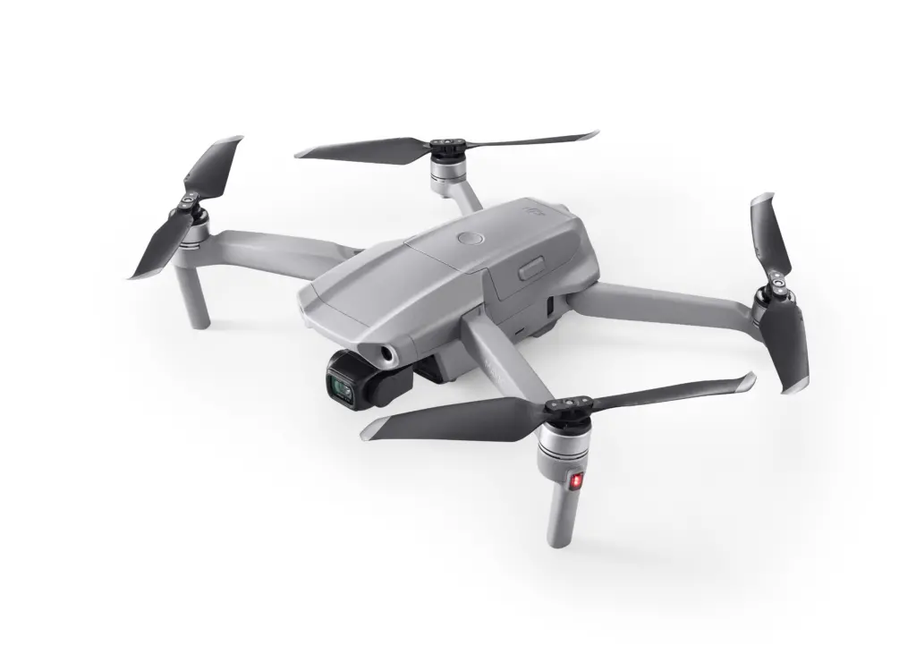 Mavic air 2 frente a um fundo branco