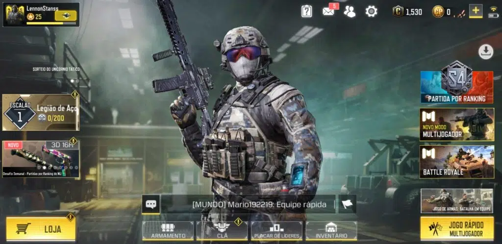 Call of duty mobile no menu principal, onde pode-se ver modos de jogo, nível do escalão, nível do jogador e áreas de customização