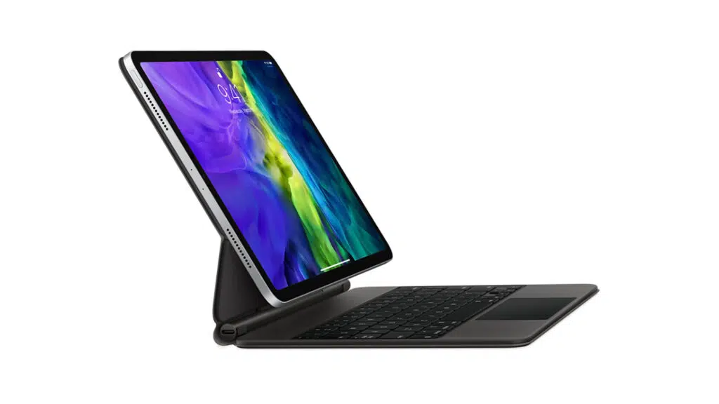 Ipad pro 2020 visto de lado, com suporte do teclado