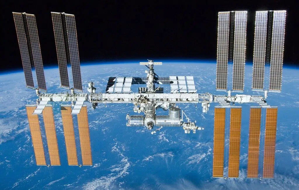 Estação espacial internacional (iss) onde os astronautas irão