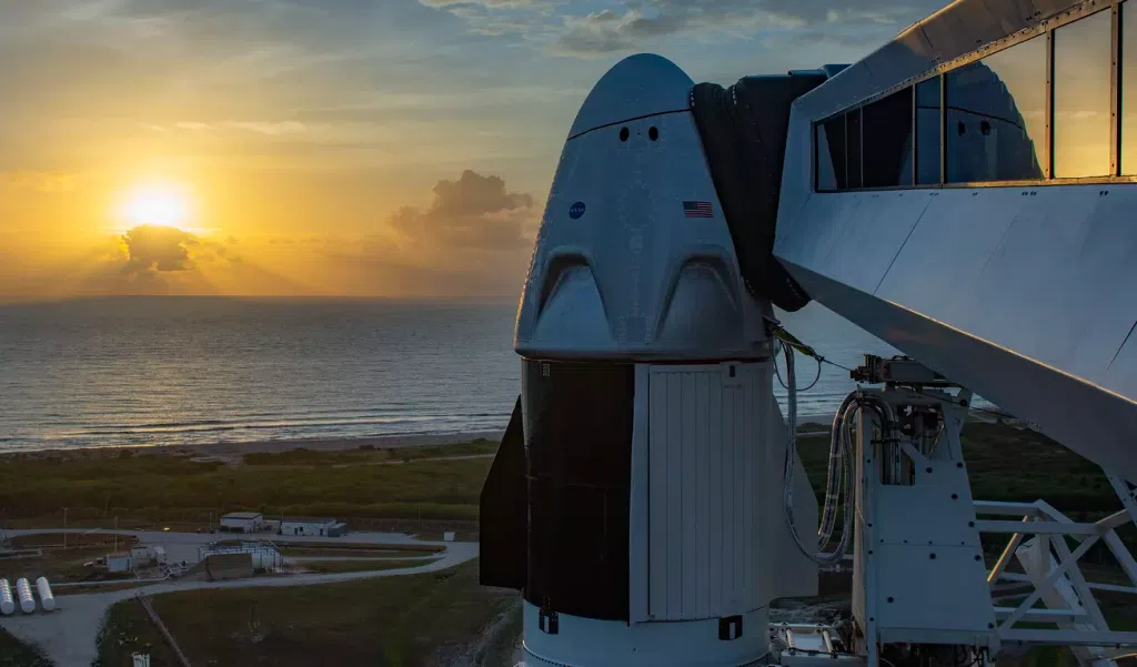 Foguete falcon 9 e cápsula crew dragon da spacex