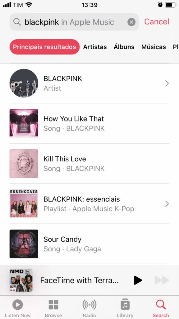 Nova tela de resultados de pesquisa do apple music. O tempo "blackpink" foi inserido na barra de busca. O filtro principais resultados está selecionado.