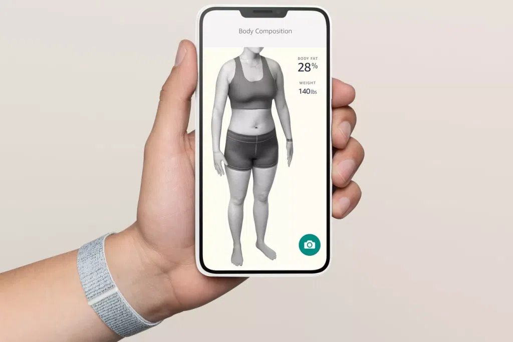 Um dos recursos da amazon halo band é usar a inteligência artificial para traçar um modelo mais preciso da gordura corporal do usuário (imagem: divulgação/amazon)