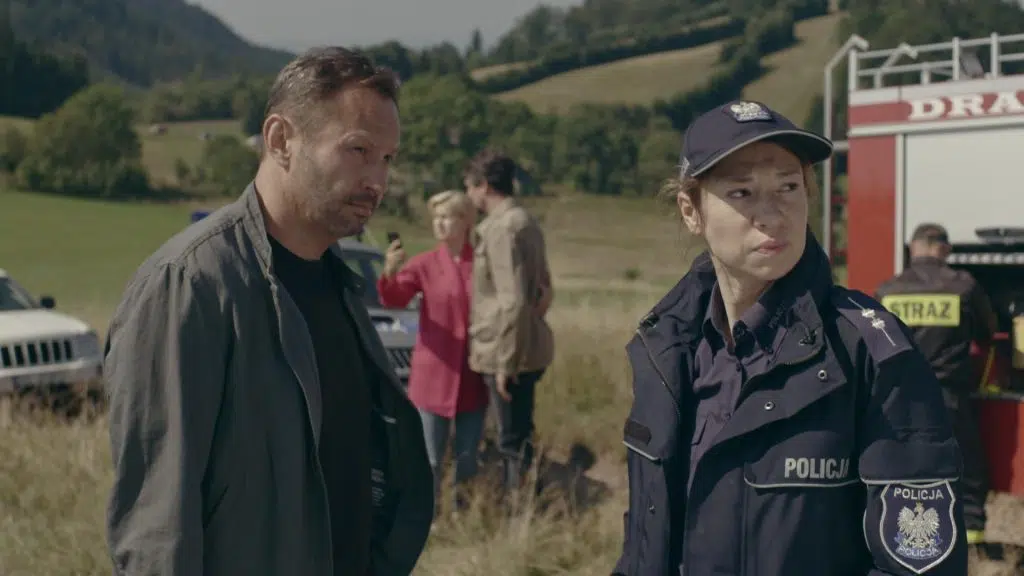 Cena da 2ª temporada da série nas montanhas da coruja