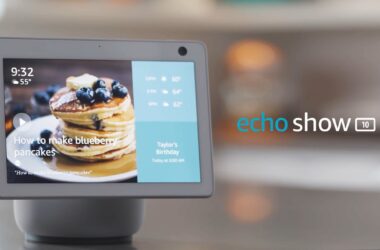 O novo echo show 10 da amazon é uma caixa de som inteligente giratória. O echo show 10 conta com diversas novidades e a funcionalidade de girar para acompanhar o rosto do usuário