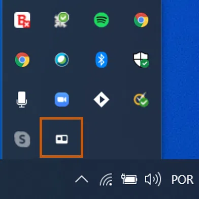 Captura da tela do windows indicando em laranja o ícone do programa webcam