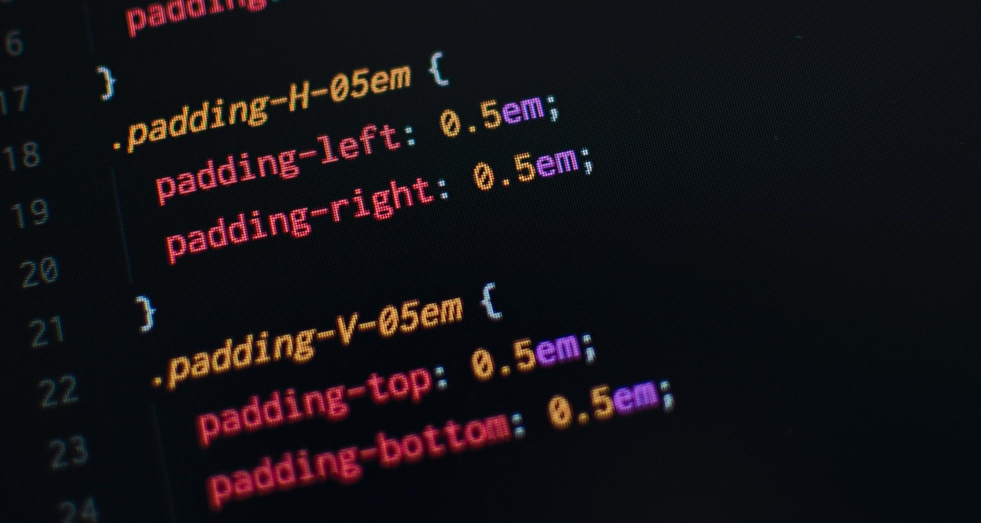 Em imagem, uma programação css para o site. Conheça dicas de css simples