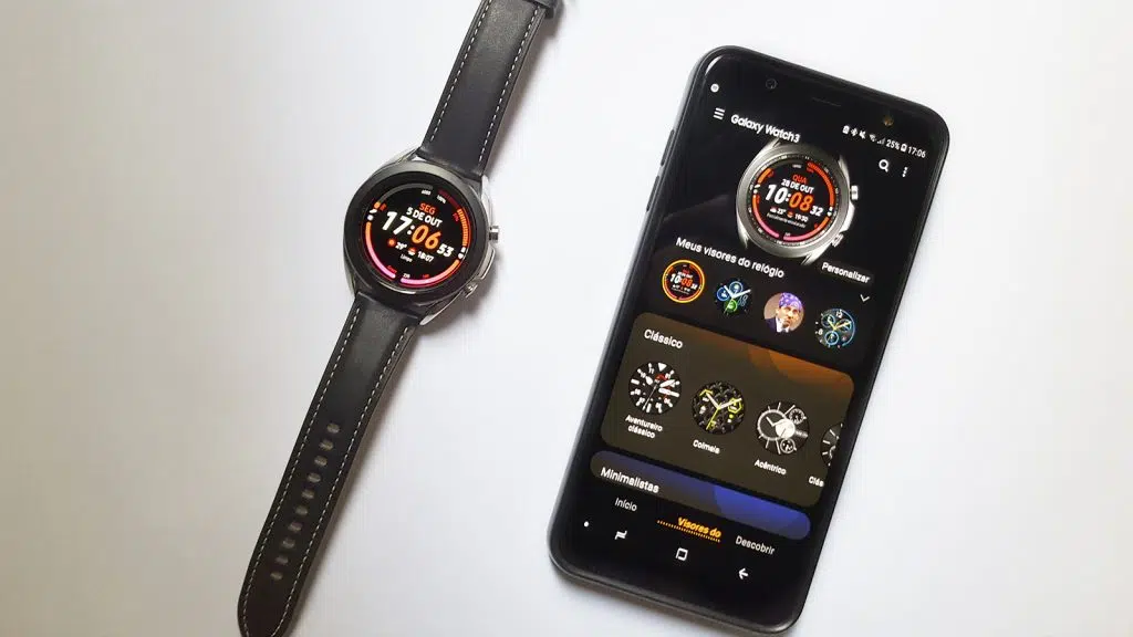 Galaxy watch 3 e smartphone aberto no aplicativo galaxy wearable