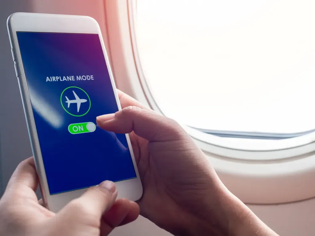 Ative o modo avião para enviar mensagens no whatsapp sem aparecer online