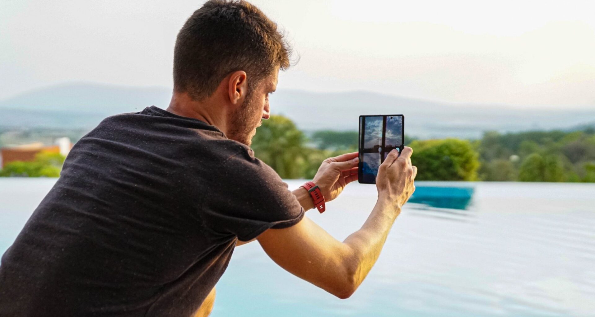 Galaxy z fold2 traz exclusividade no melhor smartphone dobrável do mercado. Testamos o galaxy z fold2, novo smartphone dobrável que a samsung trouxe para o brasil. Confira nossas impressões e recomendações