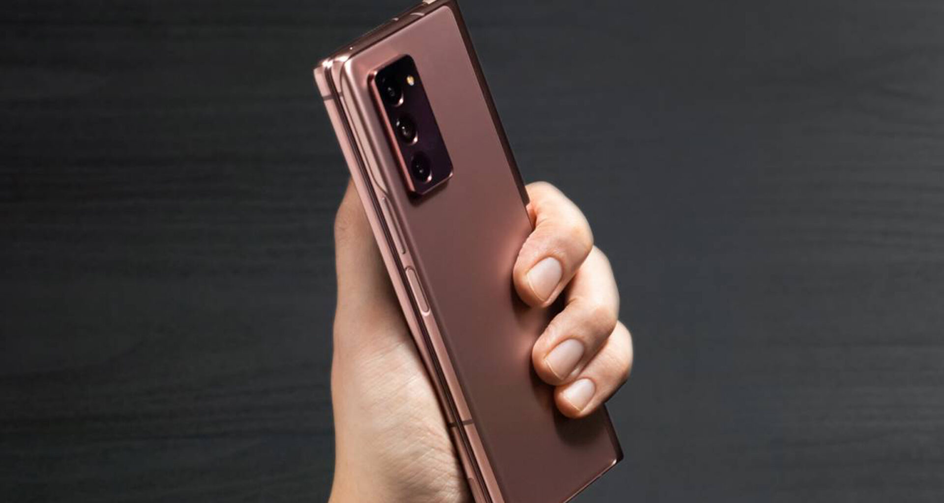 Vazamentos revelam dados sobre o galaxy z fold 3, z flip 3 e z flip lite. No véspera do natal, aconteceram os vazamentos sobre os novos dispositivos com telas dobráveis da samsung, revelando os novos tamanhos dos celulares sucessores na linha z fold e z flip.