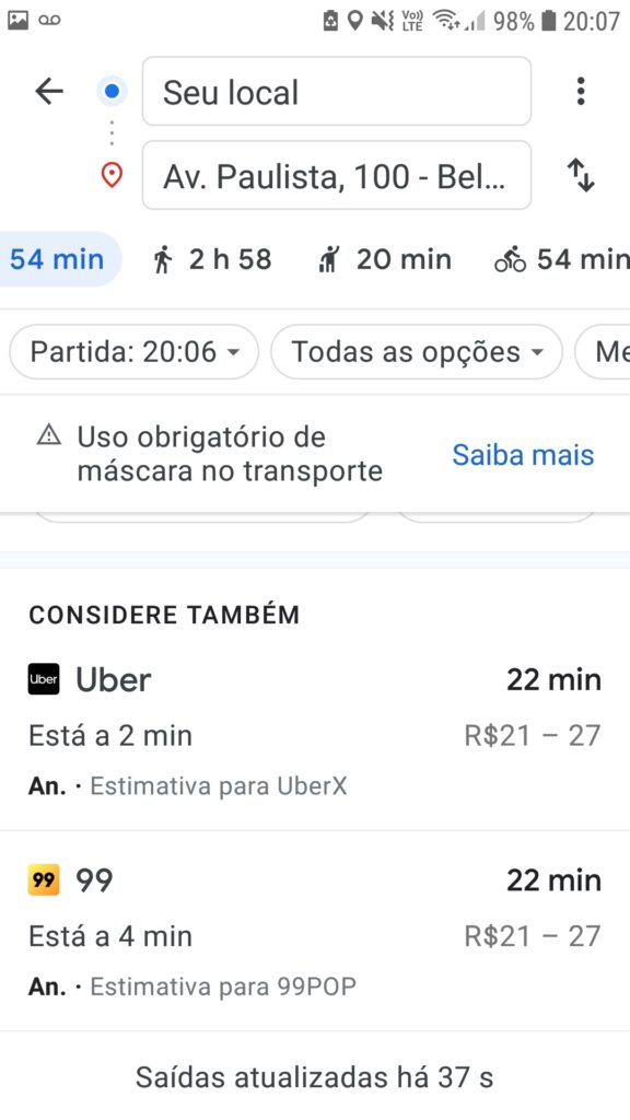 Captura de tela do aplicativo maps mostrando trajetos para transporte público. Logo abaixo, as opções de trajeto para uber ou 99 taxis.