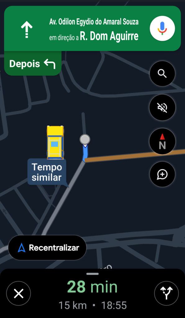 Captura de tela do aplicativo google maps com uma rota traçada entre dois pontos em mapa da cidade de são paulo. Em destaque, carro amarelo suv.