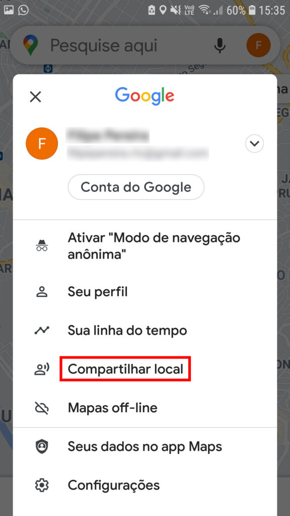 Captura de tela do menu principal do google maps. Compartilhar local está contornado em vermelho.