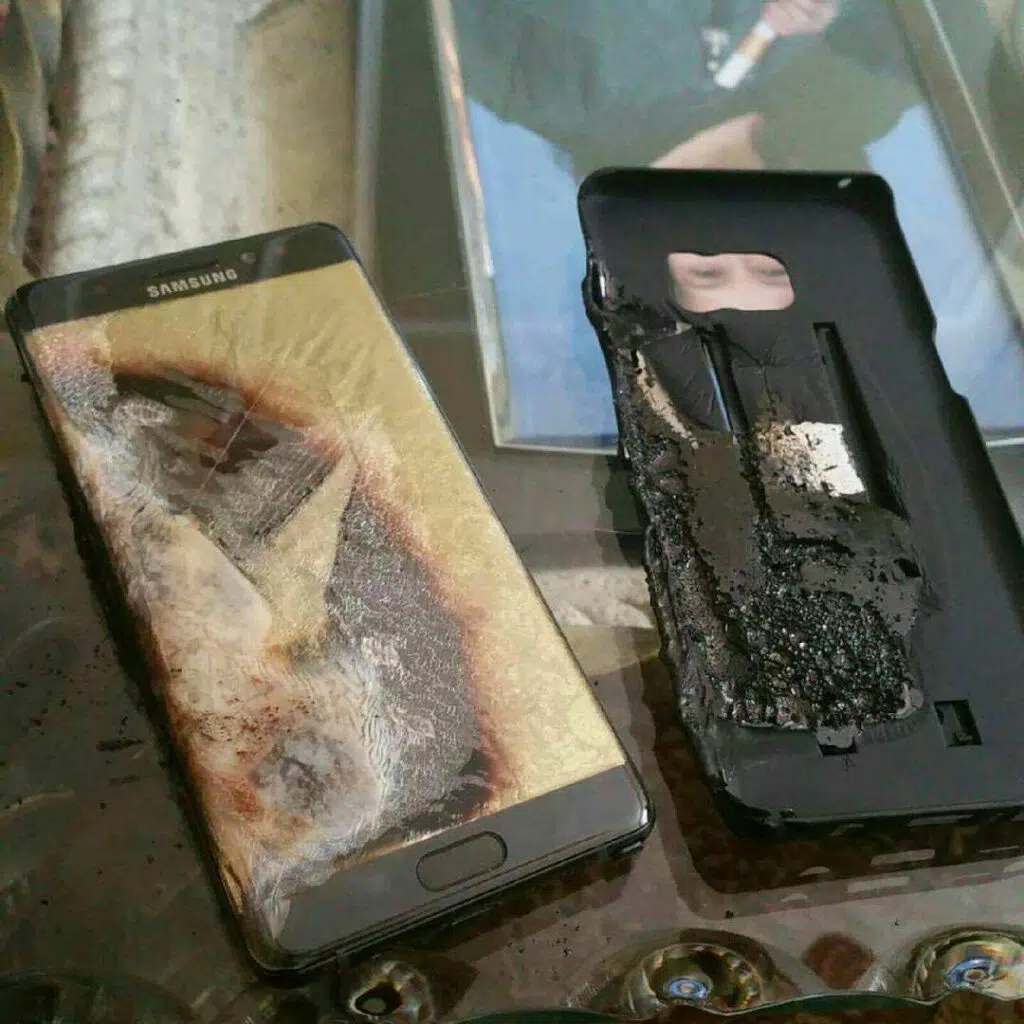 Galaxy note 7 queimado devido a um problema de superaquecimento