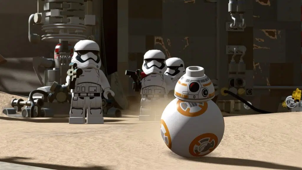 Bb-8 foge de três stormtroopers em um cenário desértico.