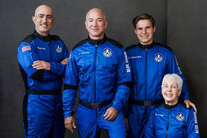 Capitão kirk de star trek irá ao espaço pela blue origin de jeff bezos. William shatner, ator famoso por interpretar o capitão kirk de star trek, será o próximo passageiro a viajar para o espaço pela blue origin