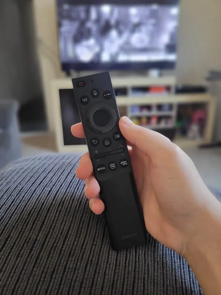 Controle remoto da samsung crystal uhd 4k (au8000) é muito bom e interativo