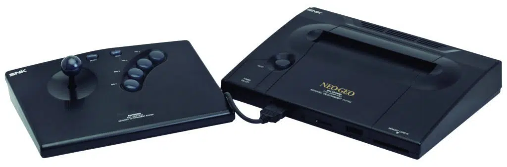 O neo-geo aes foi o primeiro console doméstico a se utilizar de um memory card em memória flash (imagem: evan amos via creative commons).