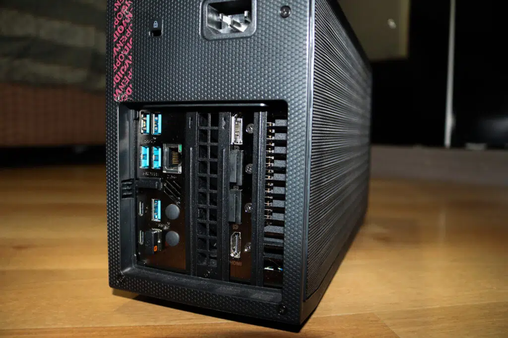 Intel nuc 11 extreme beast canyon.