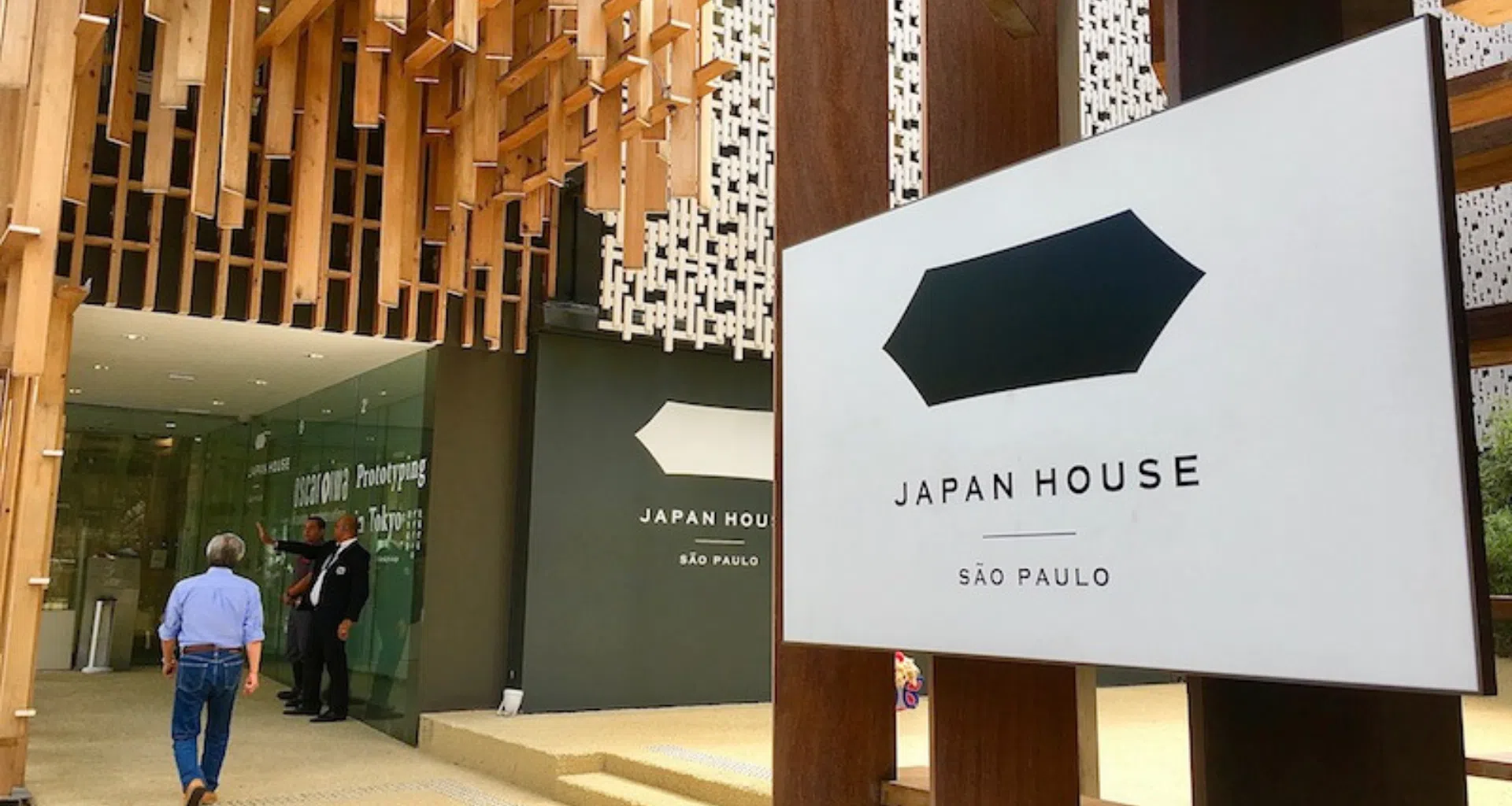 Japan house apresenta exposições sobre a vida, a simplicidade e o tempo. A japan house apresenta exposições com conceitos abstratos que nos fazem analisar várias questões sobre a vida, disponíveis até o fim de novembro. Não perca!