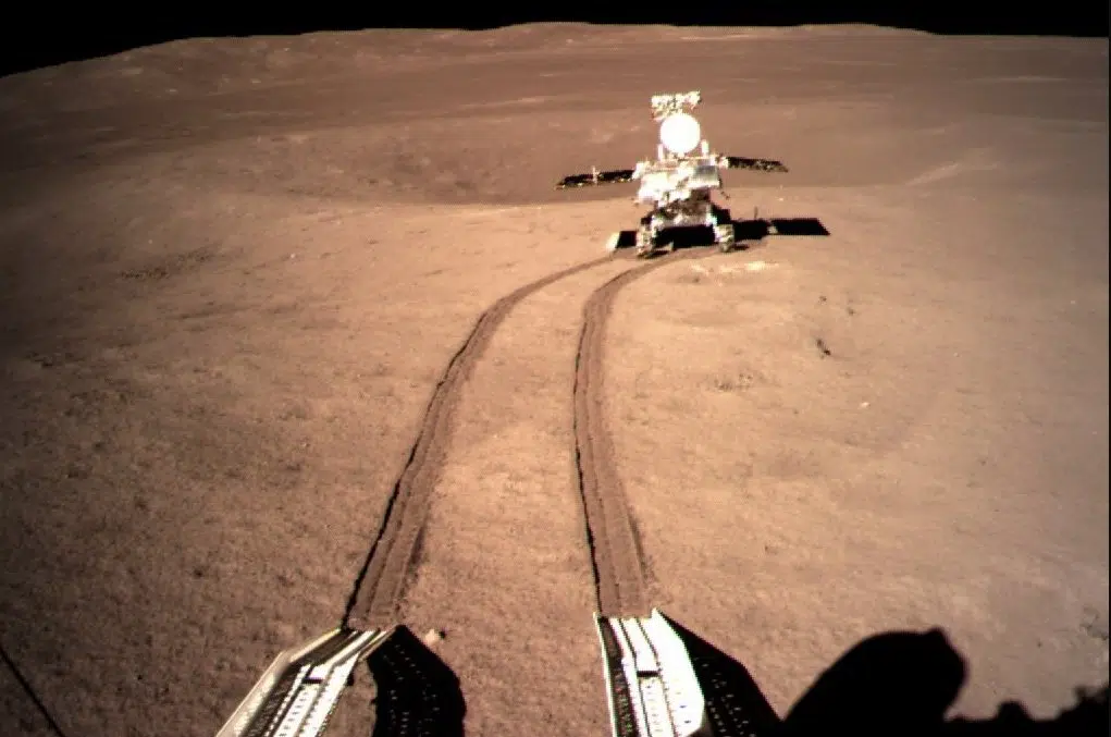 Foto do rover yutu 2 desenvolvido pela china