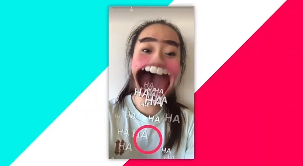 Pessoa em um dos vídeos no tiktok