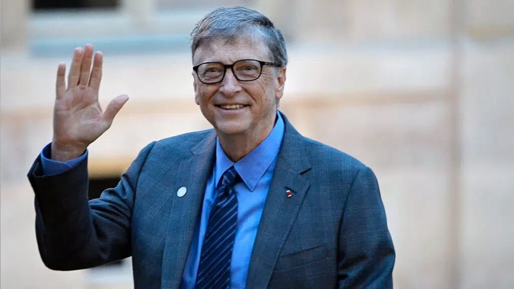 Bill gates acenando para foto