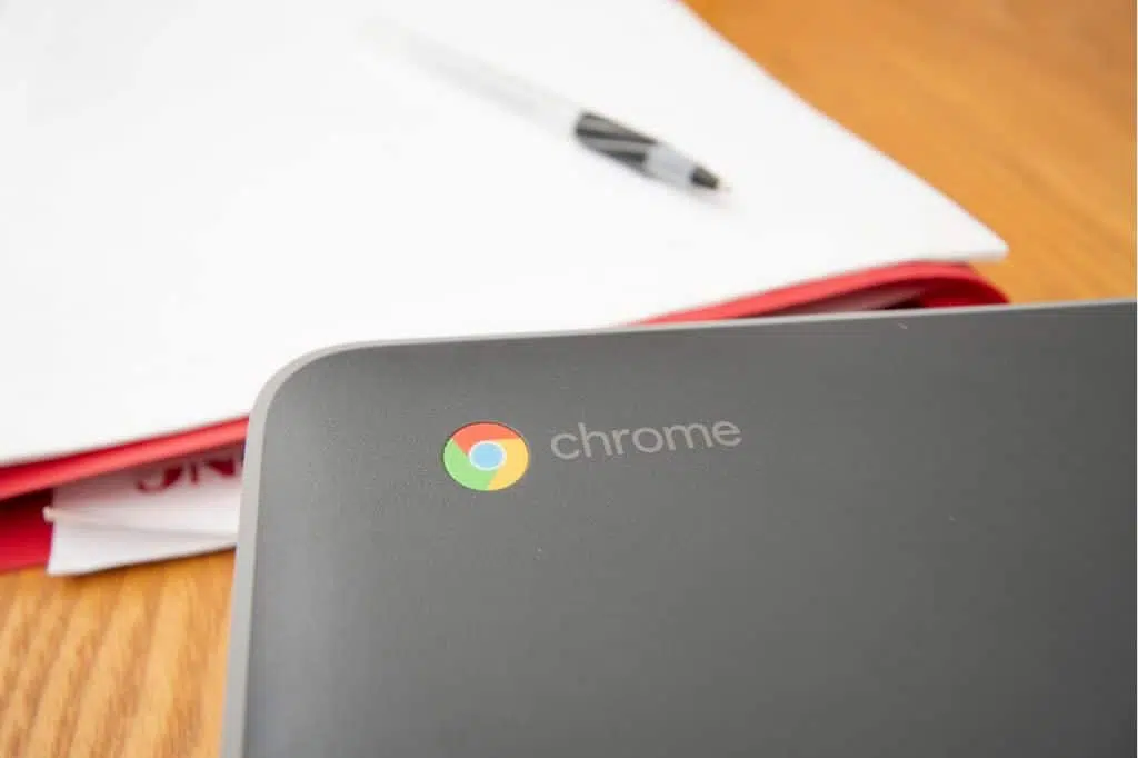 Chromebook com a tampa fechada