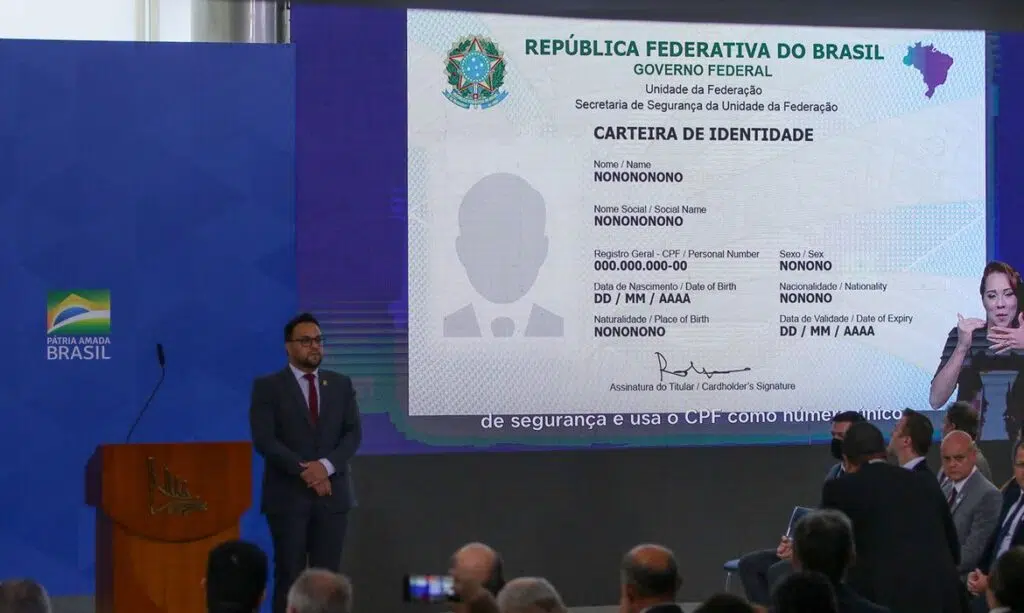 Governo federal anunciando nova carteira de identidade em cerimônia de imprensa