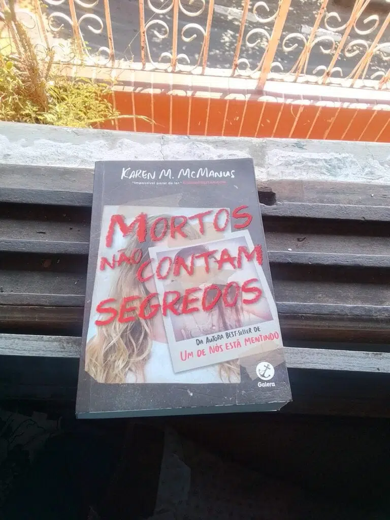 Foto do livro mortos não contam segredos