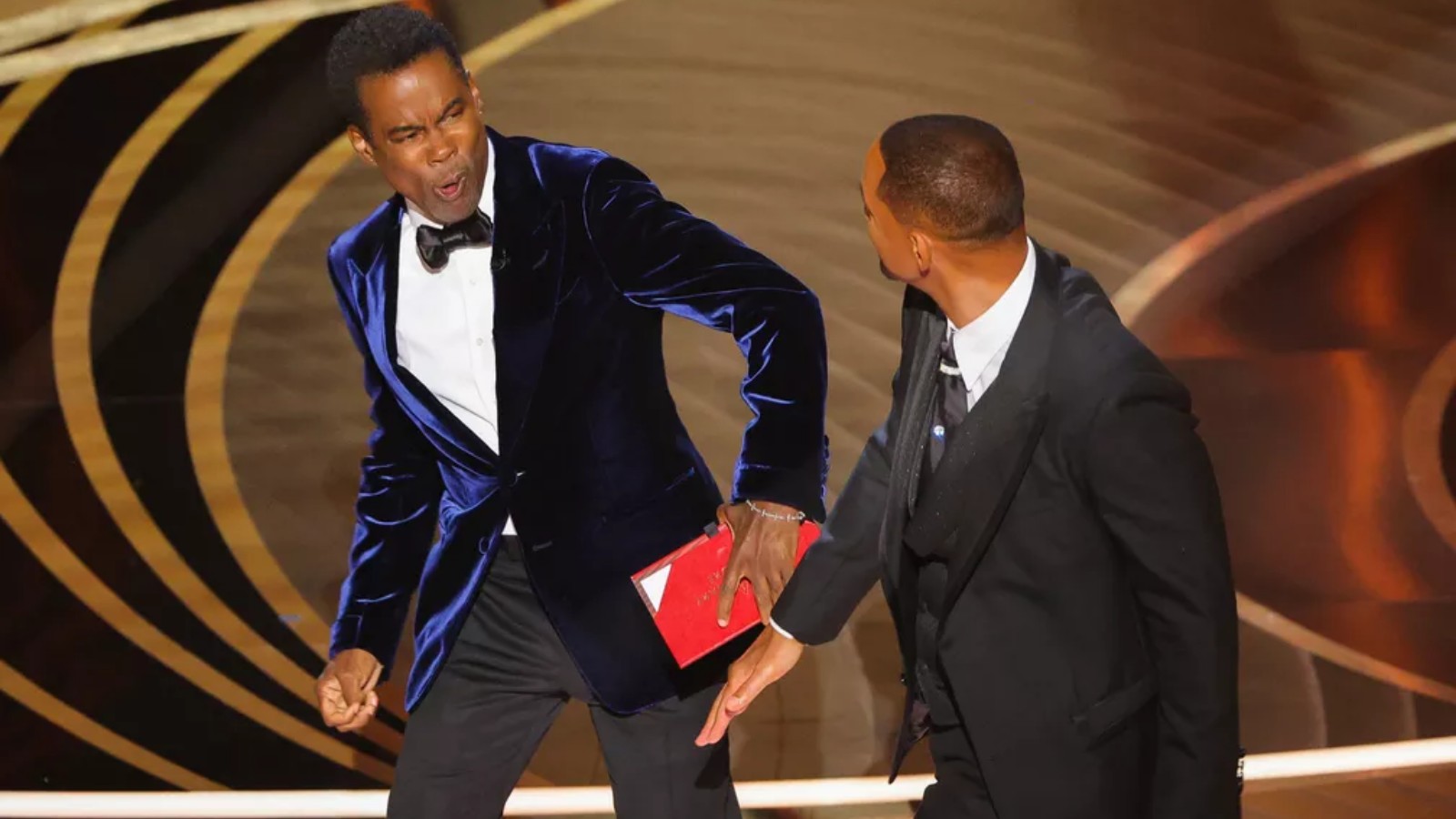 Will smith agride chris rock no palco do oscar 2022