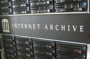 Como jogar no internet archive de graça?