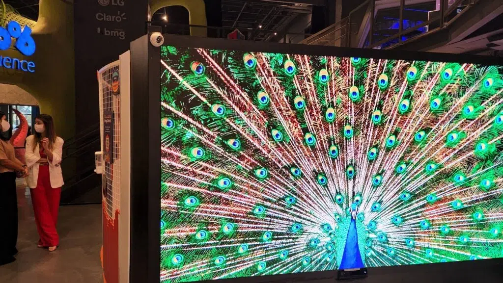 Tv led de 130 polegadas da lg