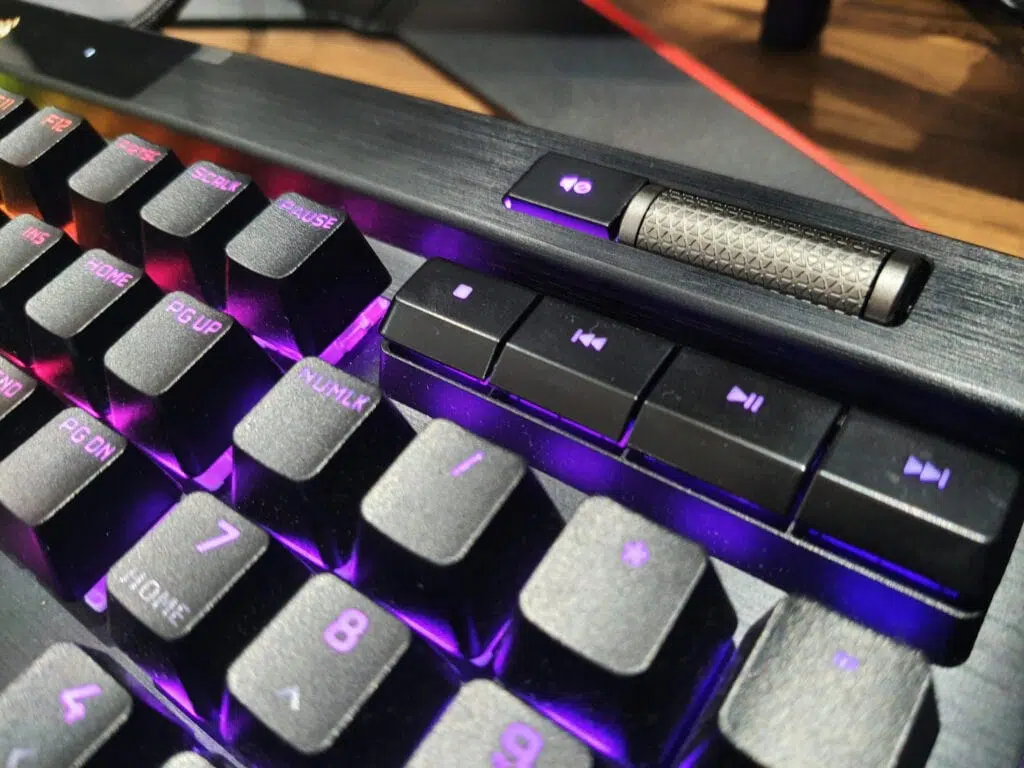 Review: teclado corsair k100 rgb é uma opção robusta para gamers