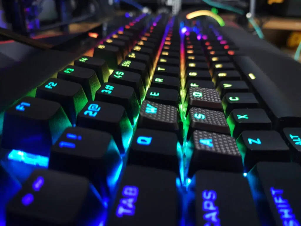 Review: teclado corsair k100 rgb é uma opção robusta para gamers