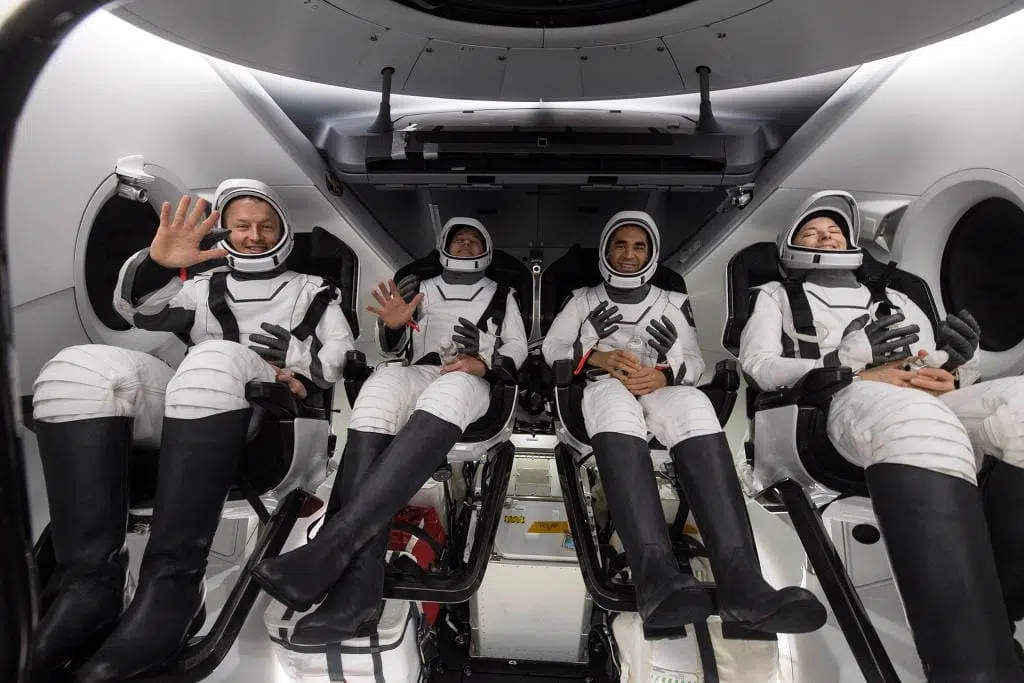 A valsa dos astronautas da spacex | showmetech trio