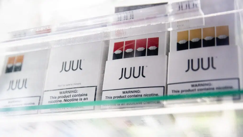 Cigarros eletrônicos juul