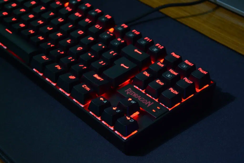 Teclado redragon kumara (crédito: periféricos high end)